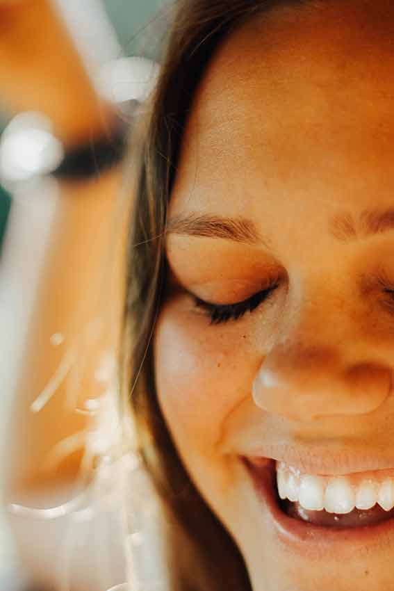 Smilende dame