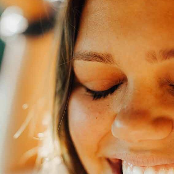 Smilende dame